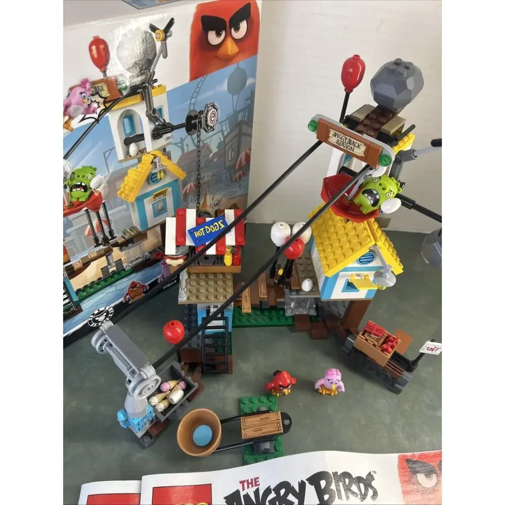 LEGO Angry Birds Movie 75824 Pig City Teardown Complete Retired 386 Pieces